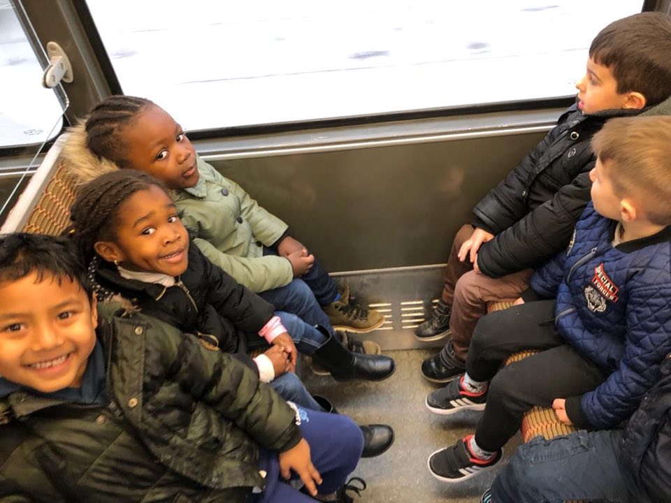 Les classes Montessori dans les transports bruxellois