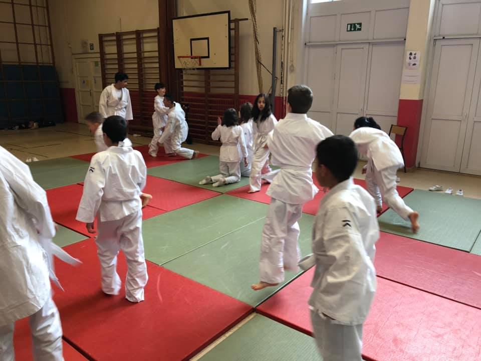 Cours d’éducation physique avec M. Benoit