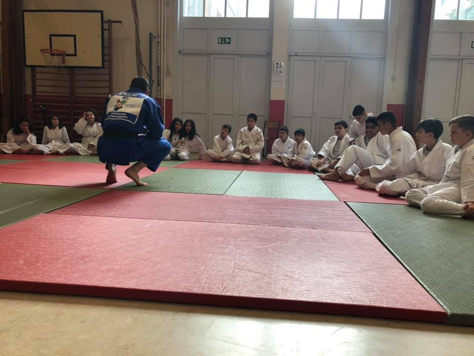 Cours d’éducation physique avec M. Benoit