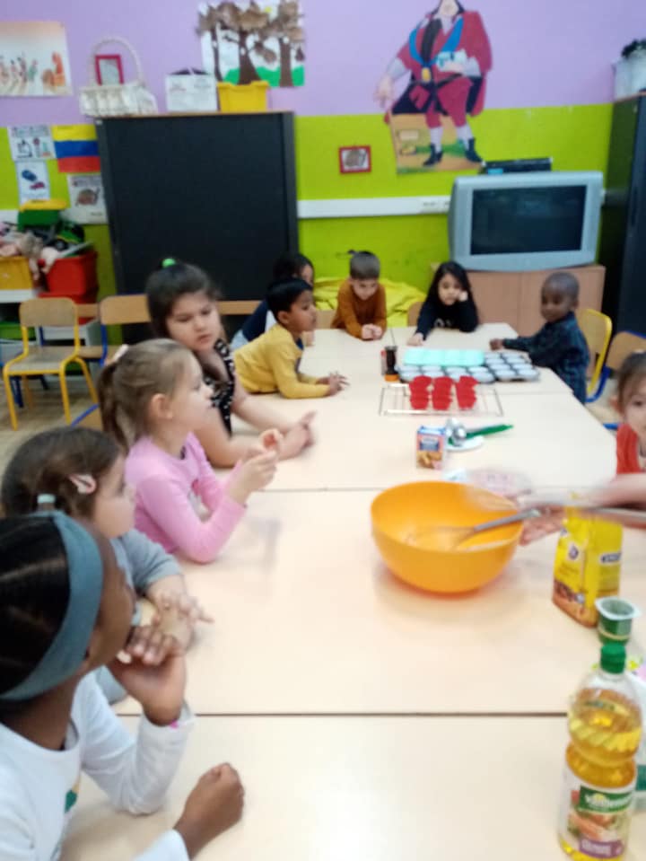 On pâtisse à la garderie