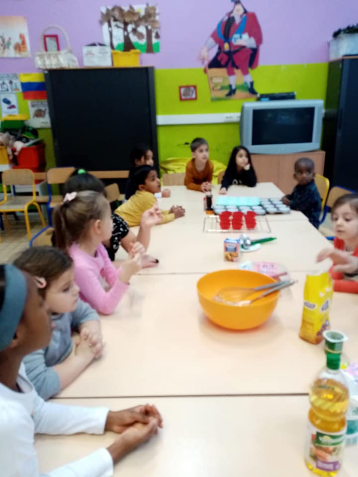 On pâtisse à la garderie