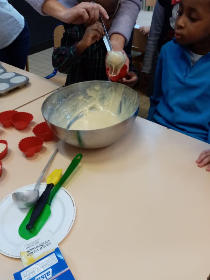 On pâtisse à la garderie