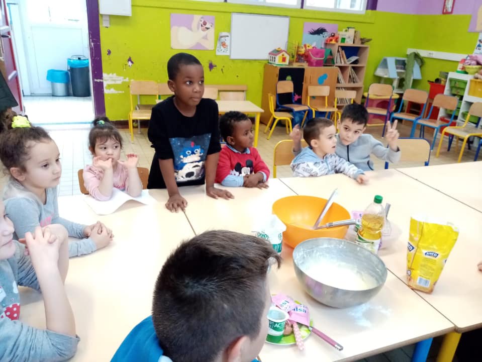 On pâtisse à la garderie