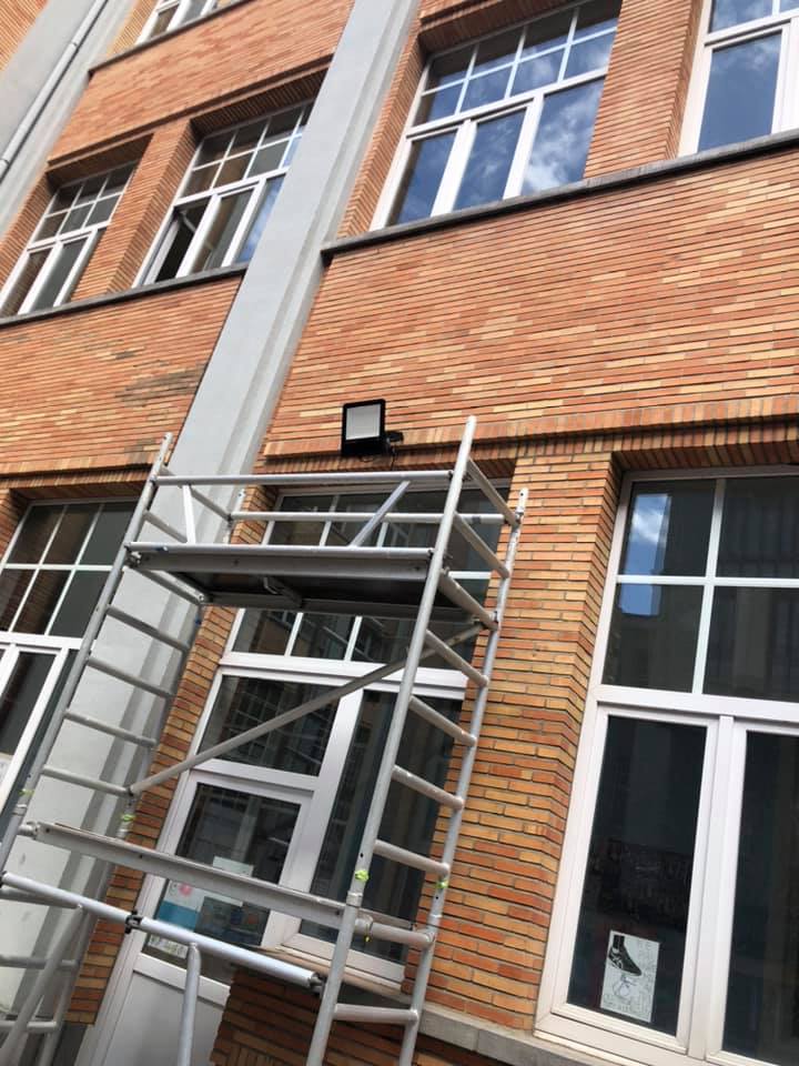 Remplacement des éclairages de la cour de récréation