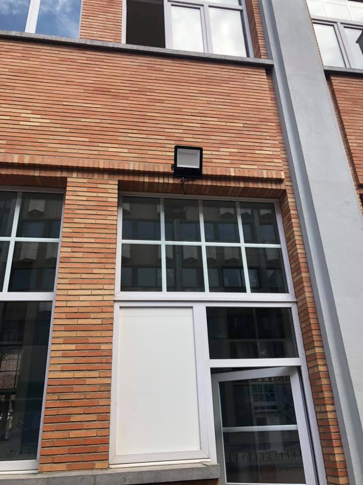 Remplacement des éclairages de la cour de récréation