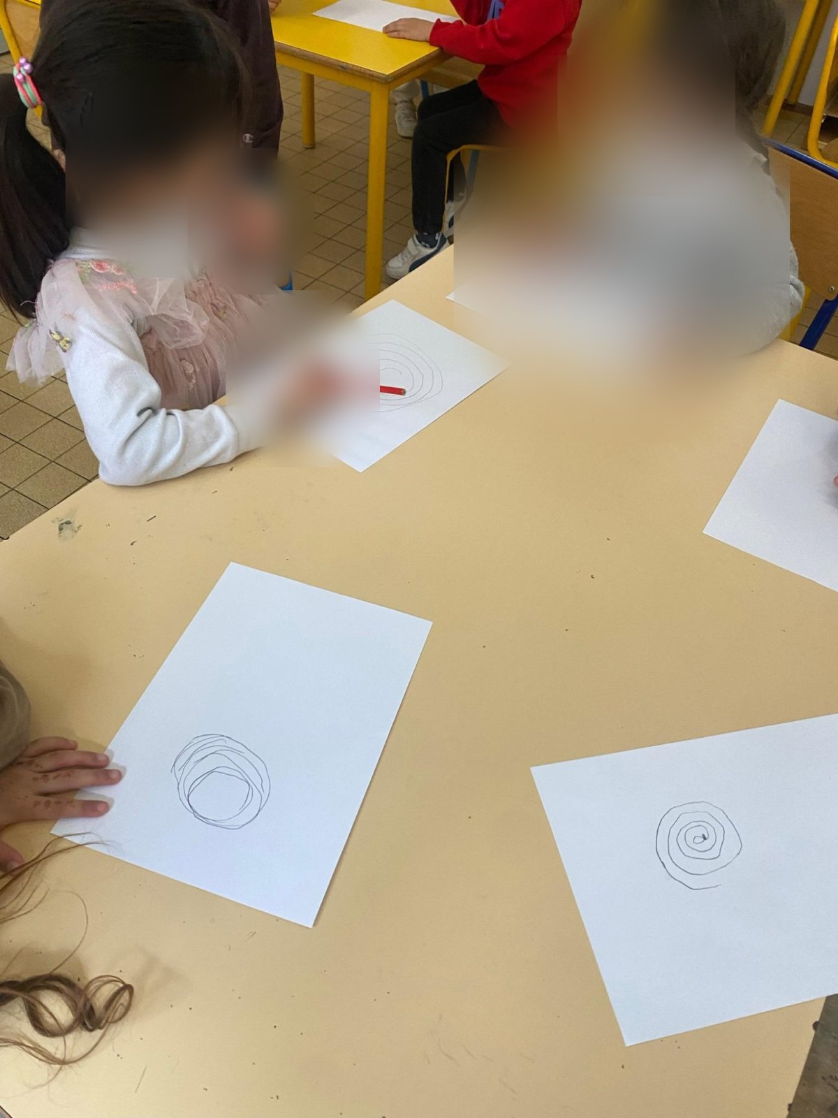 Un petit escargot en visite dans la classe (classe M2B)
