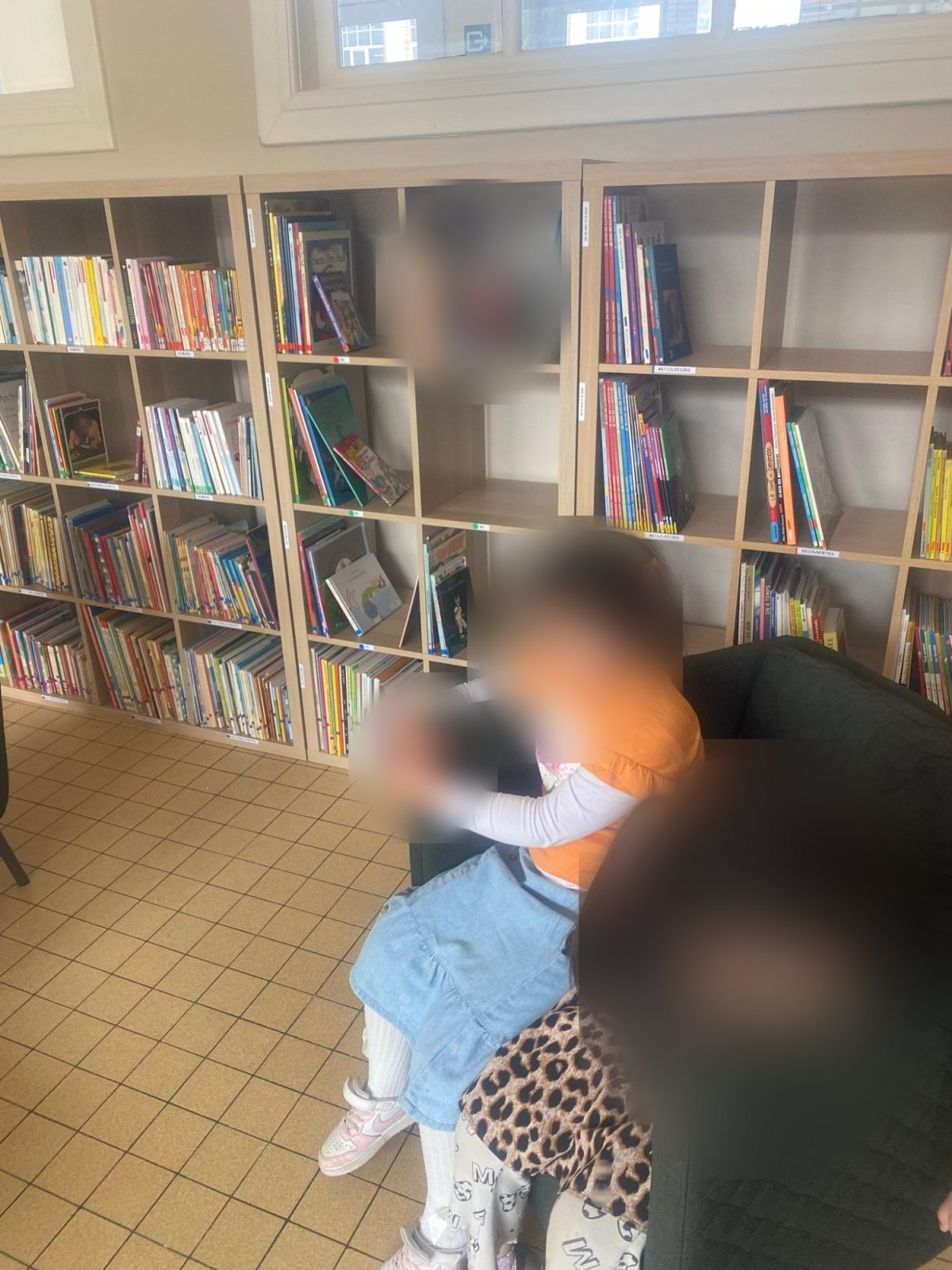 Une visite à la bibliothèque de l'école (classe M2B)