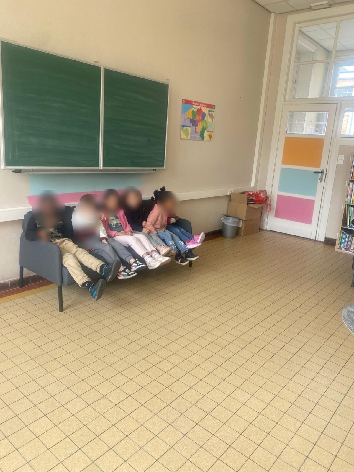 Une visite à la bibliothèque de l'école (classe M2B)