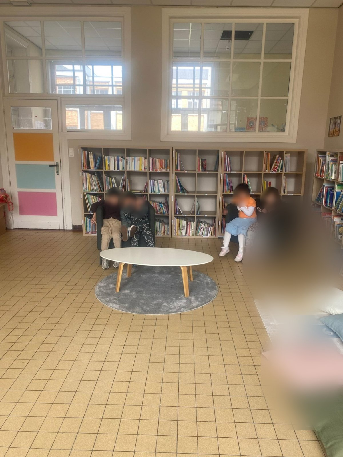 Une visite à la bibliothèque de l'école (classe M2B)