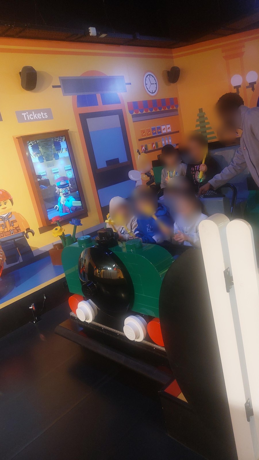 Sortie scolaire au Lego Discovery (classe P1A)