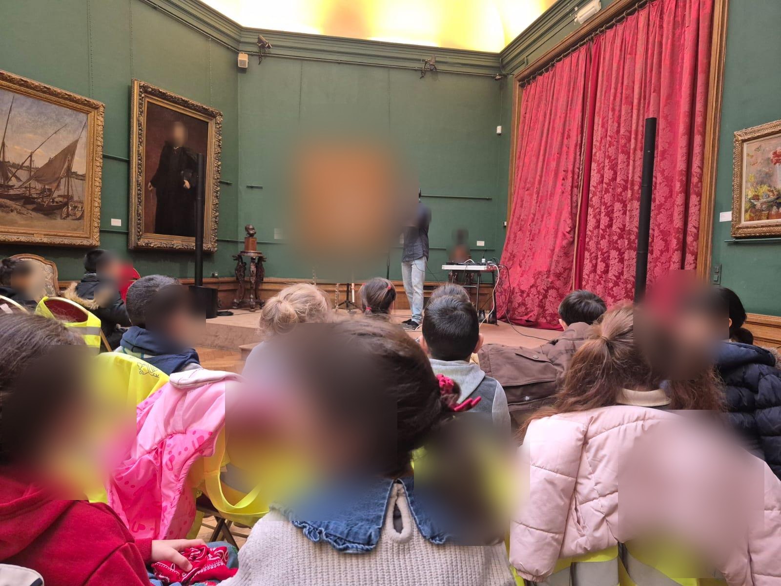 Un spectacle musical au musée Charlier (classe P1B)
