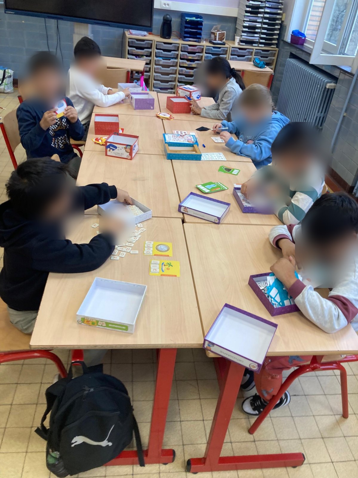 Mathématiques et français en ateliers (classe P2A)