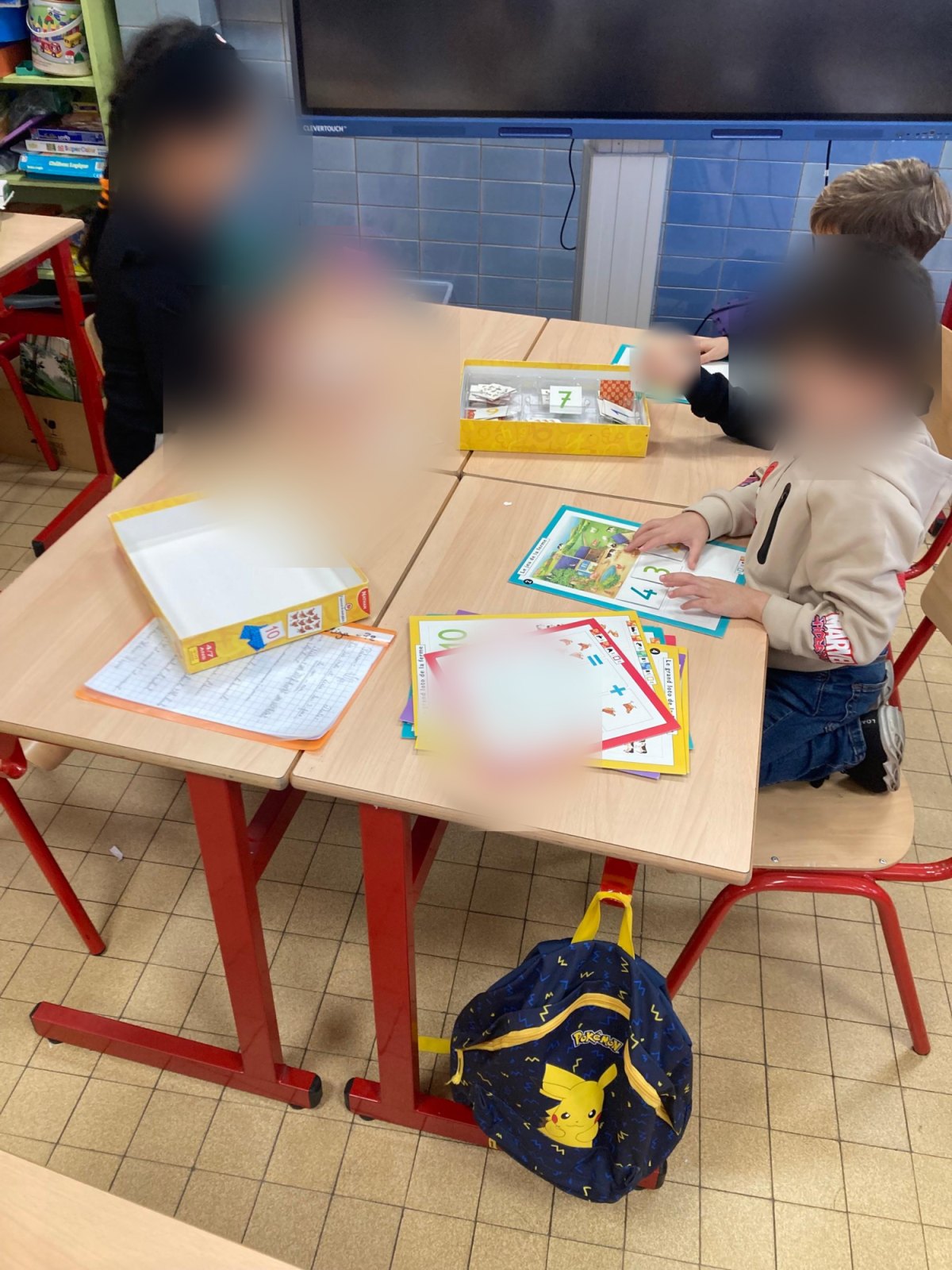 Mathématiques et français en ateliers (classe P2A)