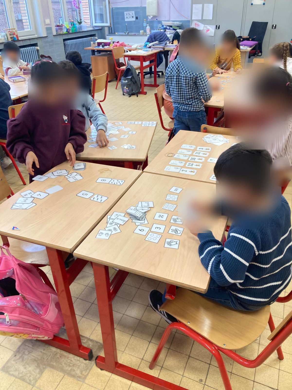 Mathématiques et français en ateliers (classe P2A)