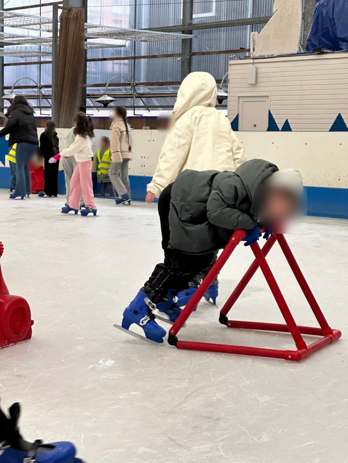 Souvenirs de la matinée à la patinoire (classe P3A)