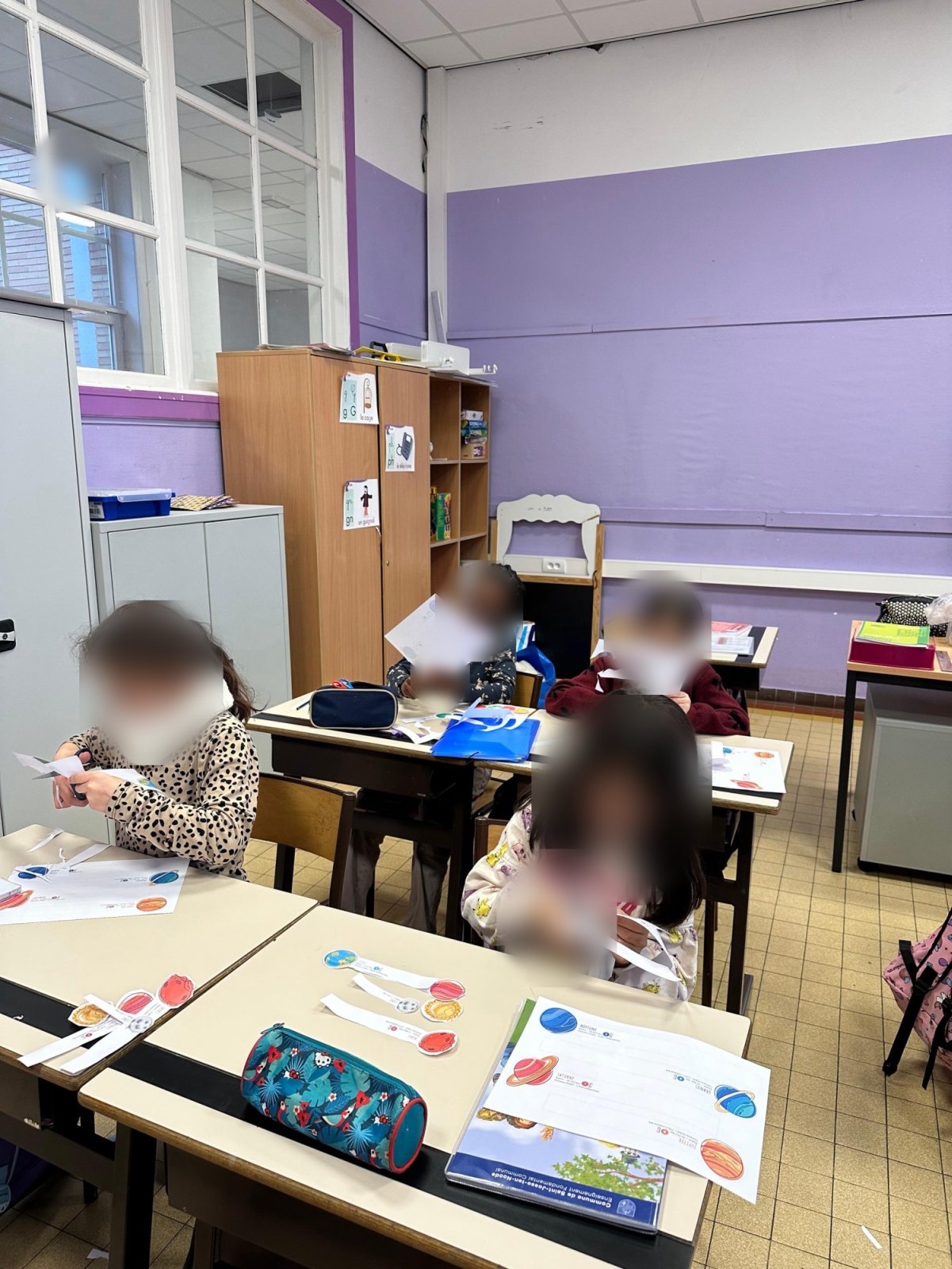 Les Petits Débrouillards en classe : le système solaire et le monde des vivants (classe P3A)