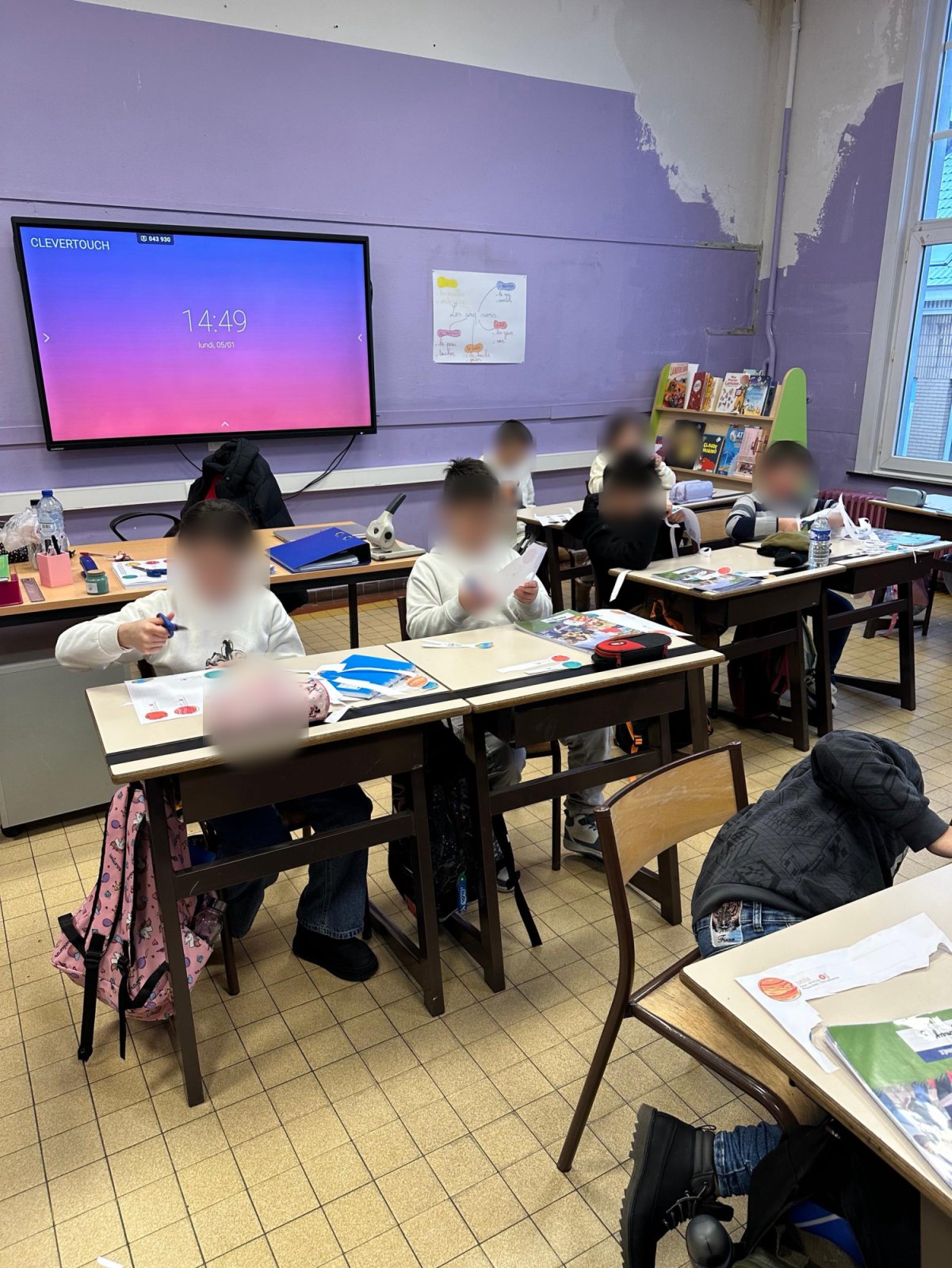 Les Petits Débrouillards en classe : le système solaire et le monde des vivants (classe P3A)