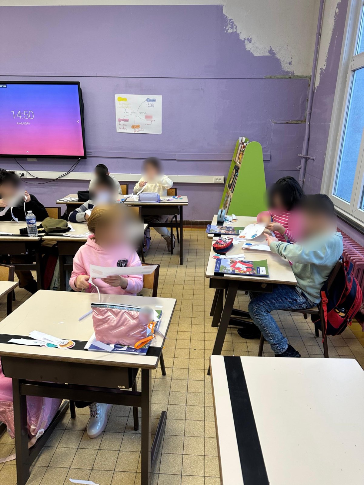 Les Petits Débrouillards en classe : le système solaire et le monde des vivants (classe P3A)
